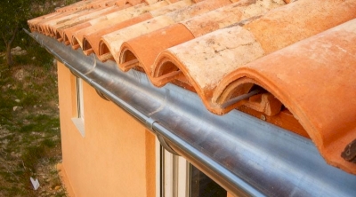 Pose de gouttière en zinc Pose de gouttière en zinc